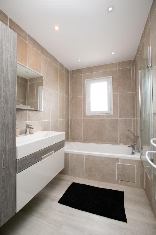 Plain Pied Climatise Piscine Idealement Situe Boulazac Isle Manoire Exterior foto